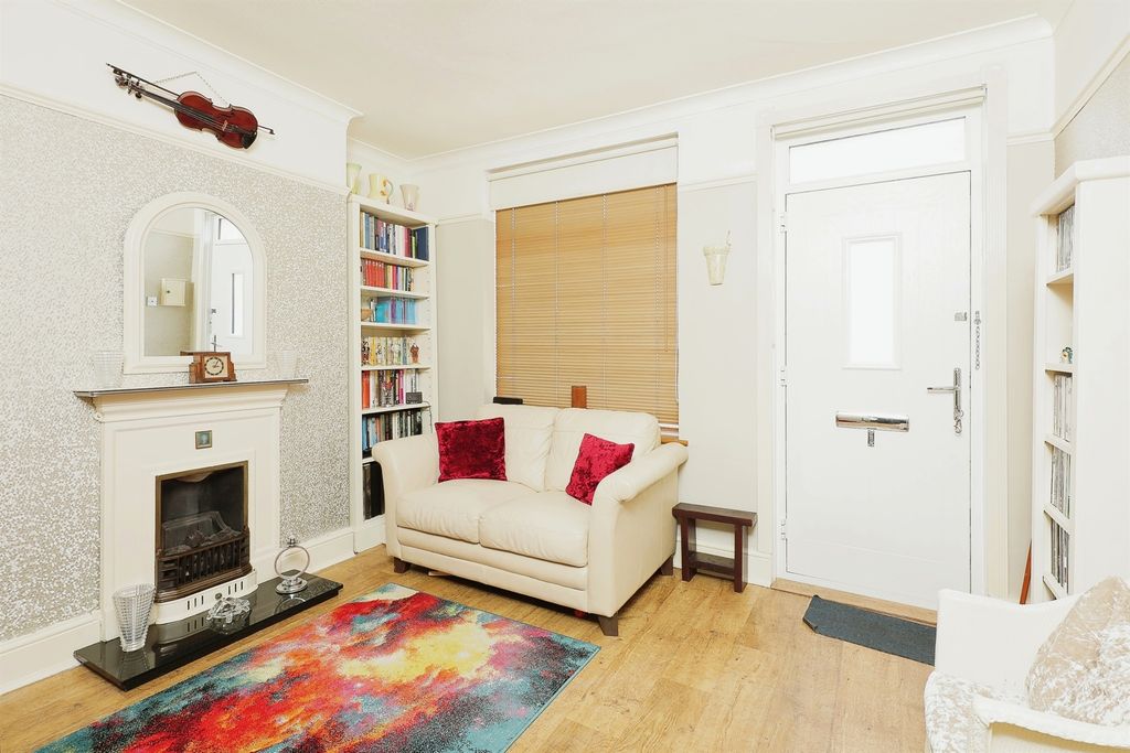 Property photo 3 of 17