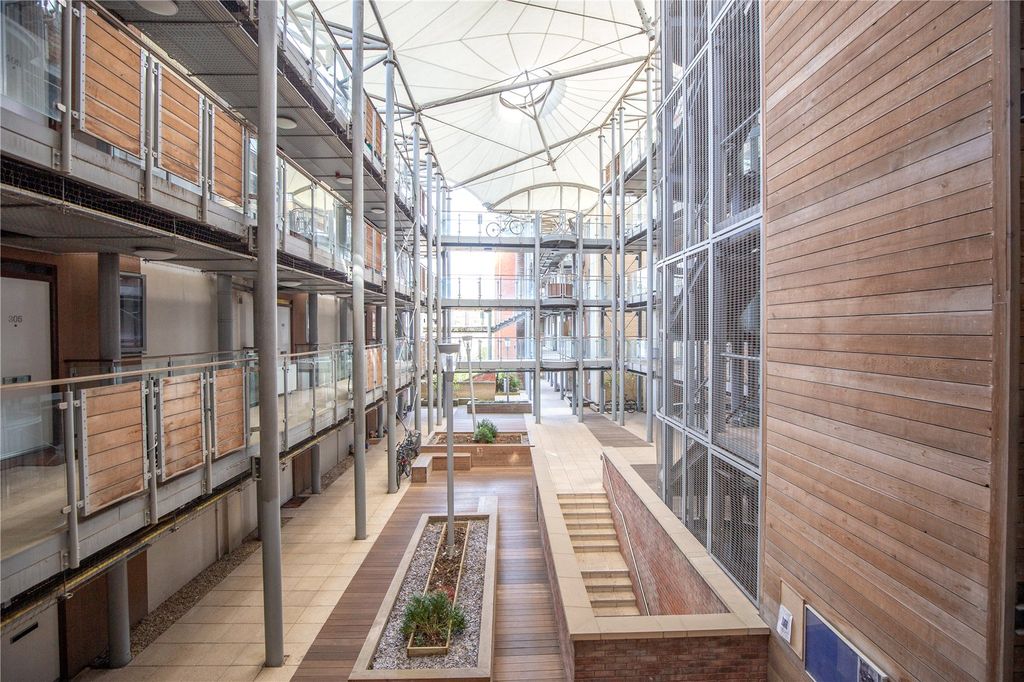 Property photo 2 of 17 Picture No. 21