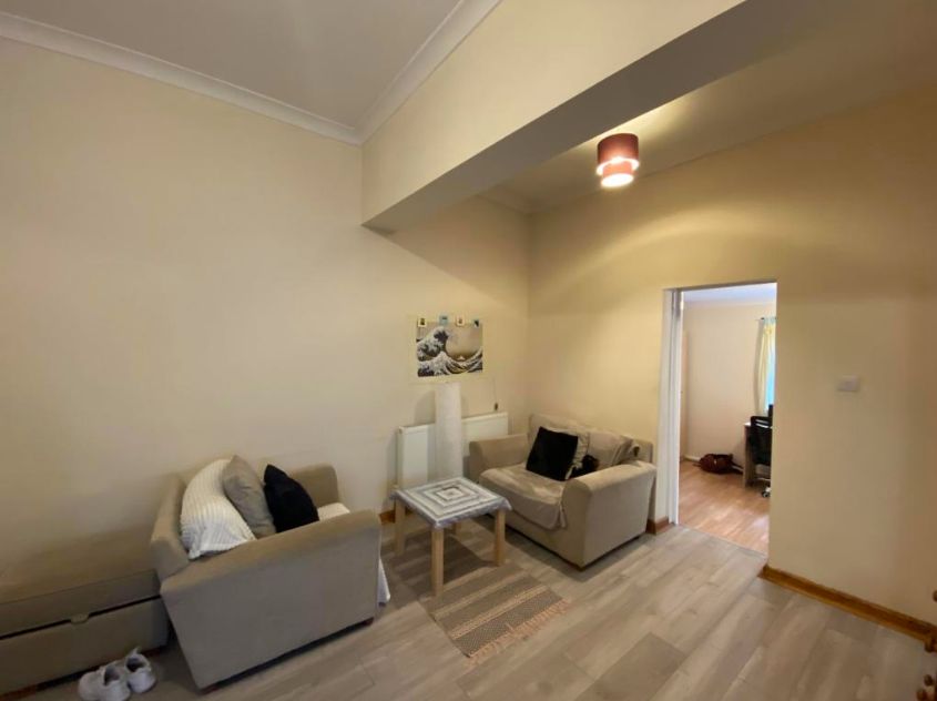 Property photo 3 of 10 Lounge