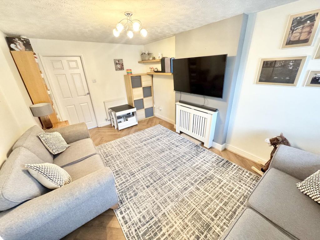 Property photo 2 of 13 Lounge