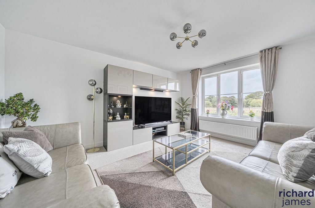 Property photo 2 of 19 36F7d1c779E04E76B0Ab8B0ce671B3A9