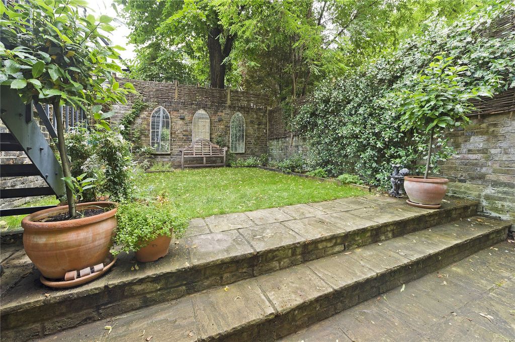 Property photo 2 of 19 Picture No. 33