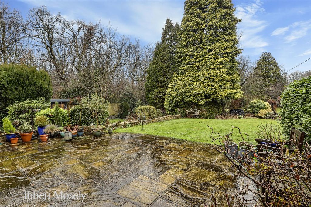 Property photo 2 of 21 28 Garden.Jpg