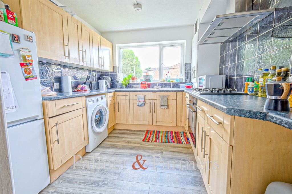 Property photo 2 of 8 Kitchen