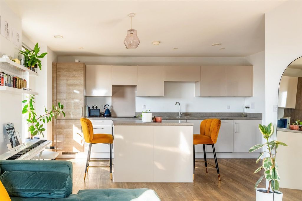 Property photo 2 of 19 F24, 121-123 Davigdor Road -7.Jpg