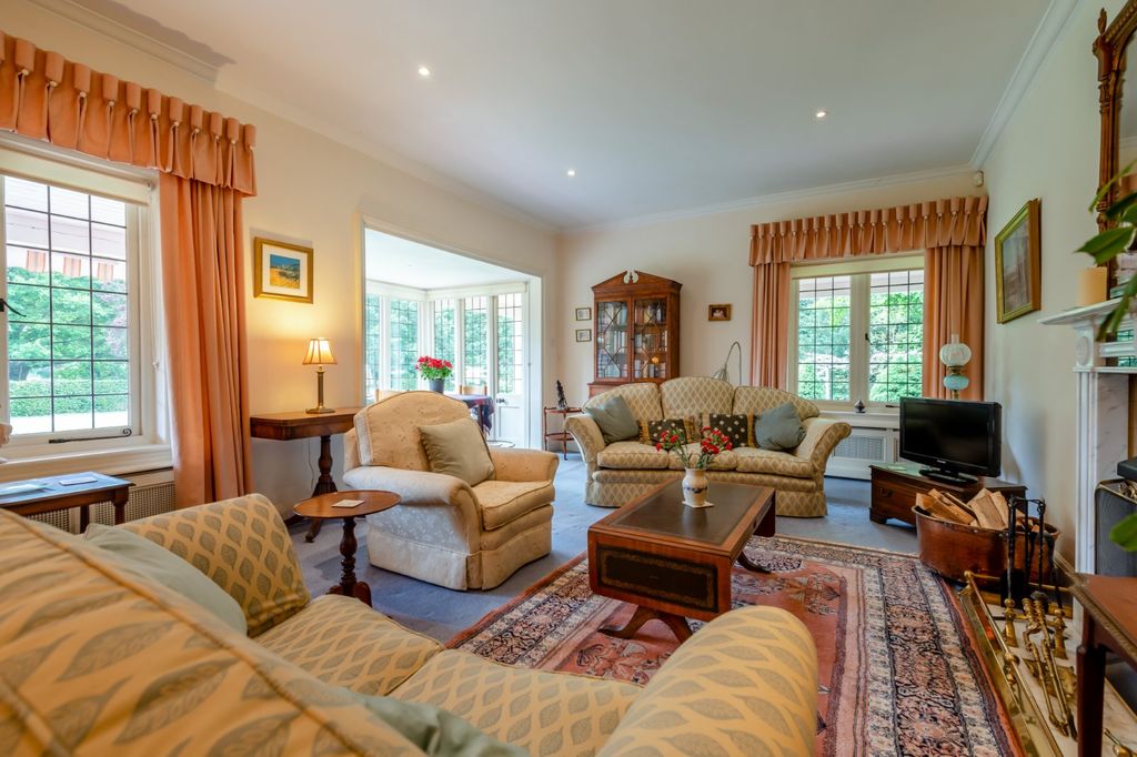 Property photo 2 of 21 Sitting Room