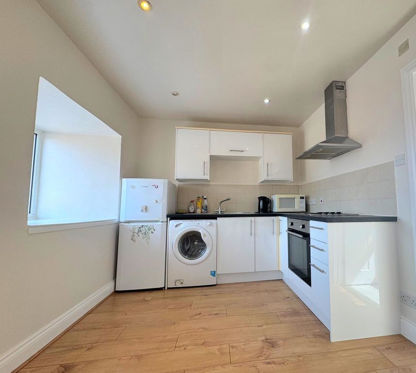 Property photo 1 of 6 Kitchen