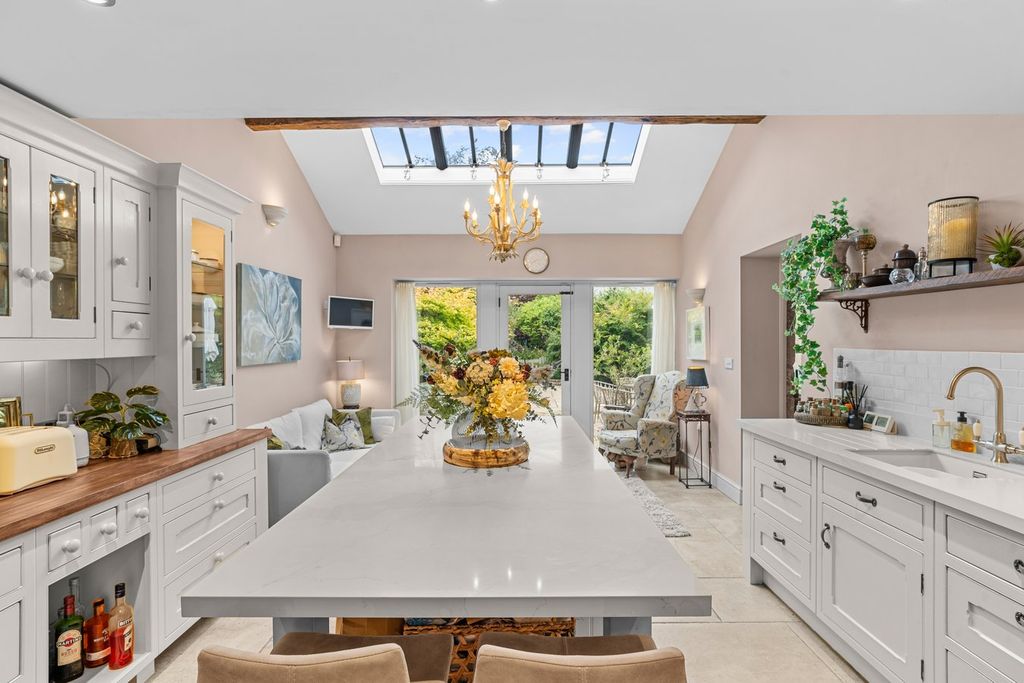 Property photo 3 of 37