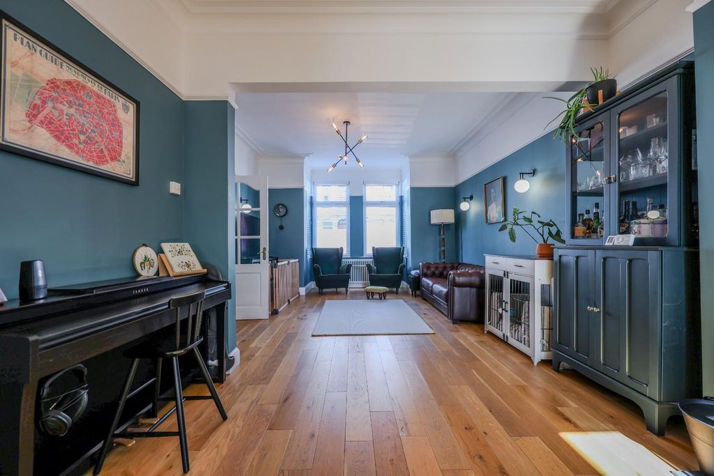 Property photo 2 of 28