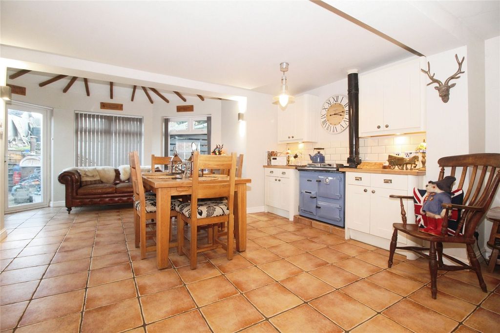 Property photo 3 of 18 Living Kitchen