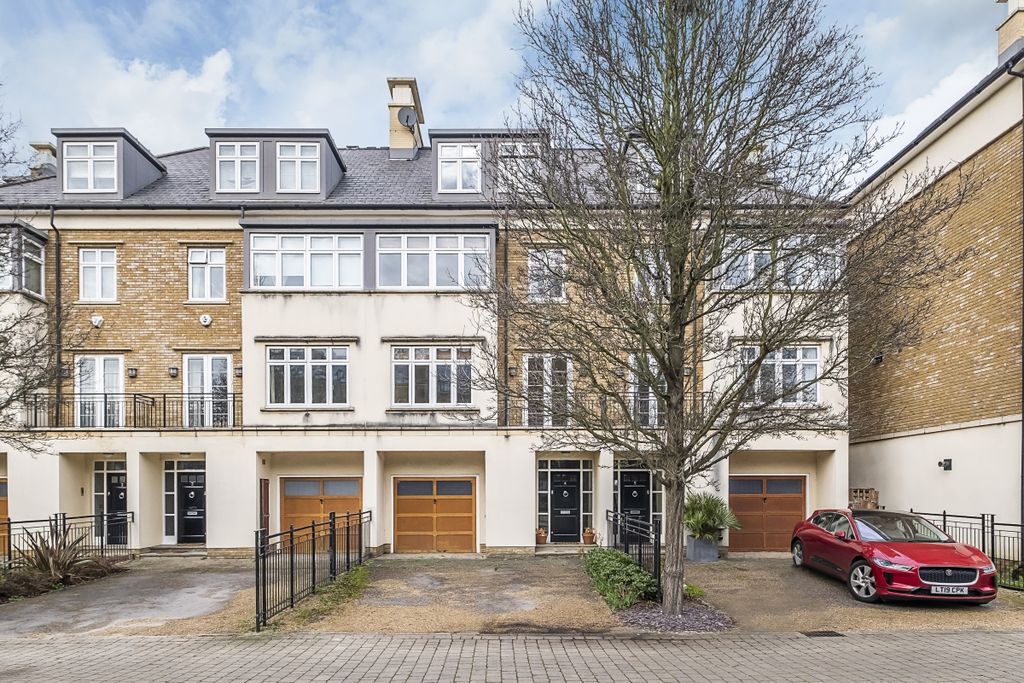Property photo 1 of 14 4-Whitcombe-Mews-021