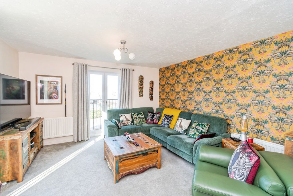 Property photo 3 of 17 Photo