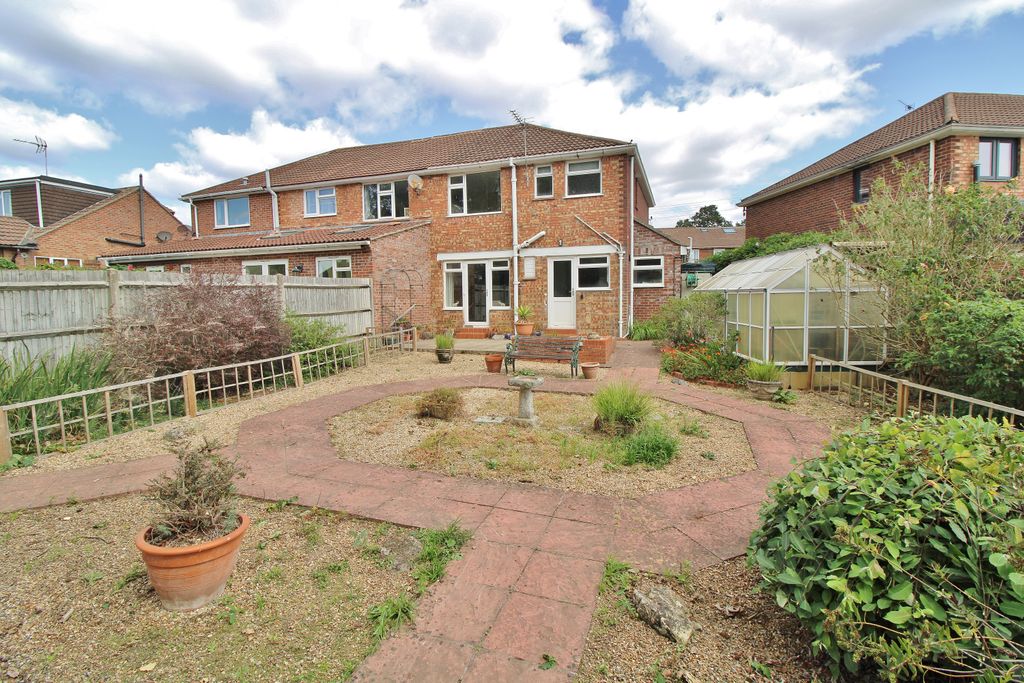 Property photo 2 of 21