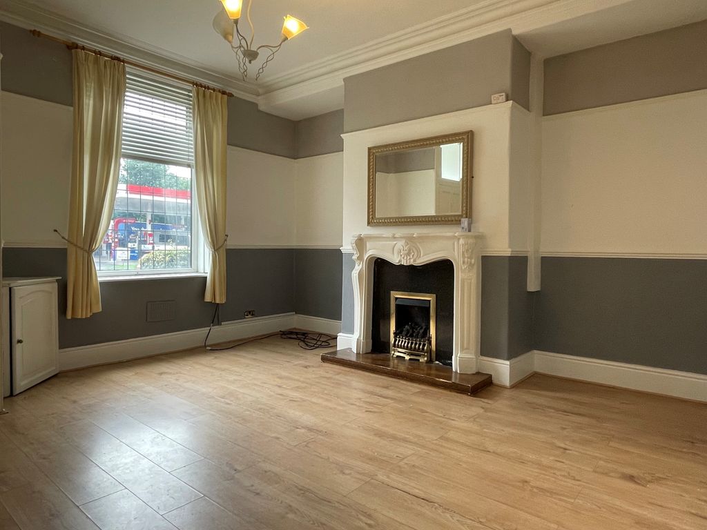 Property photo 3 of 11 Lounge