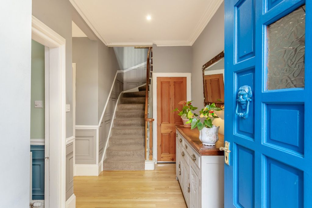 Property photo 3 of 25 7A Bath Street