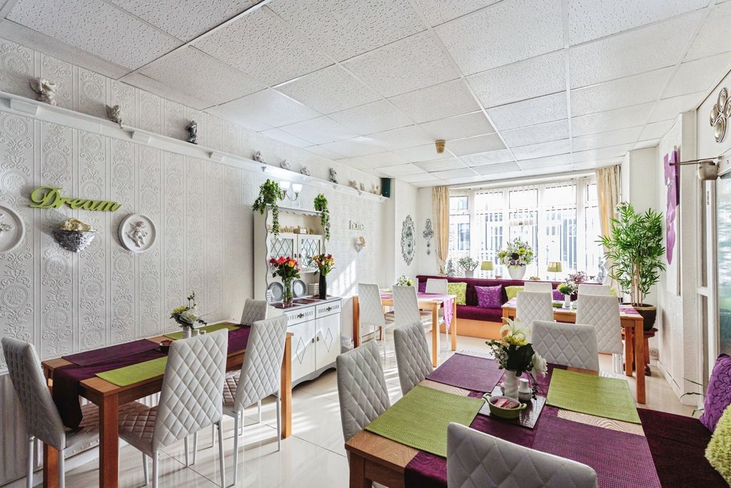 Property photo 2 of 40 Pbox-Img.Jpg