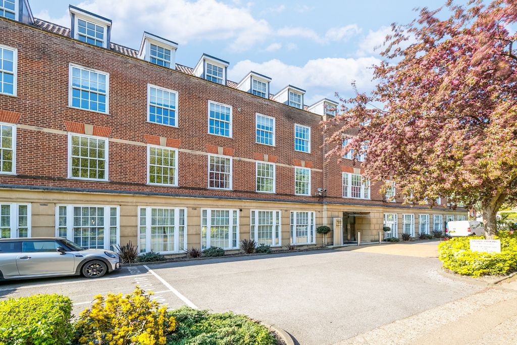 Property photo 1 of 13 4908712