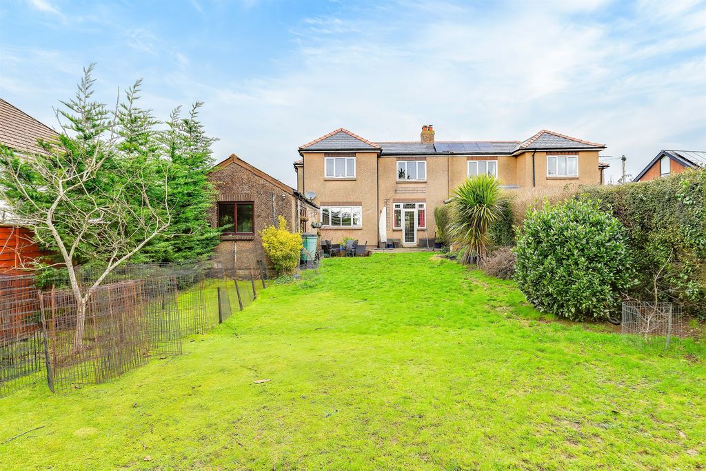 Property photo 2 of 31