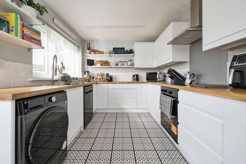 Property photo 3 of 19