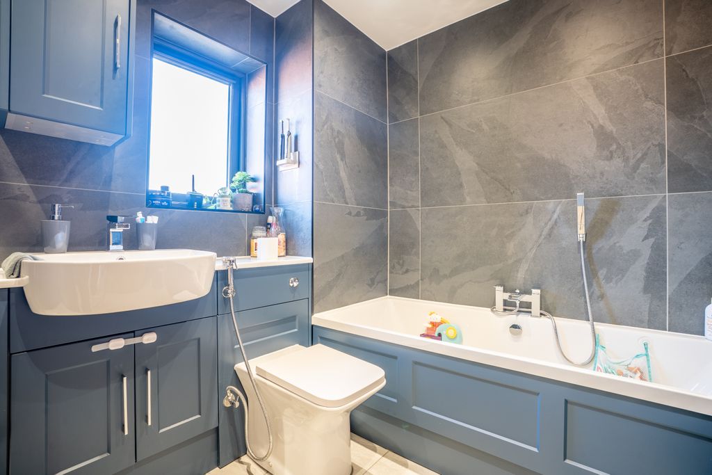 Property photo 2 of 35 22Haighmoorway28