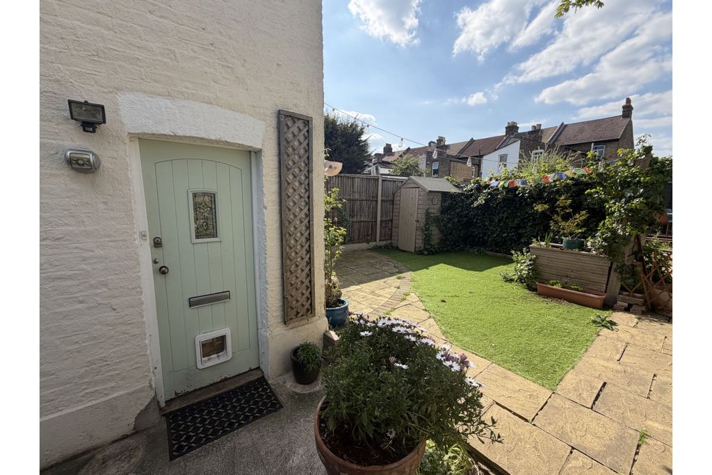 Property photo 2 of 18 Entrance