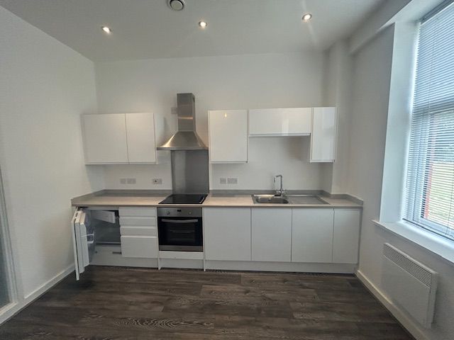 Property photo 2 of 6 Kitchen