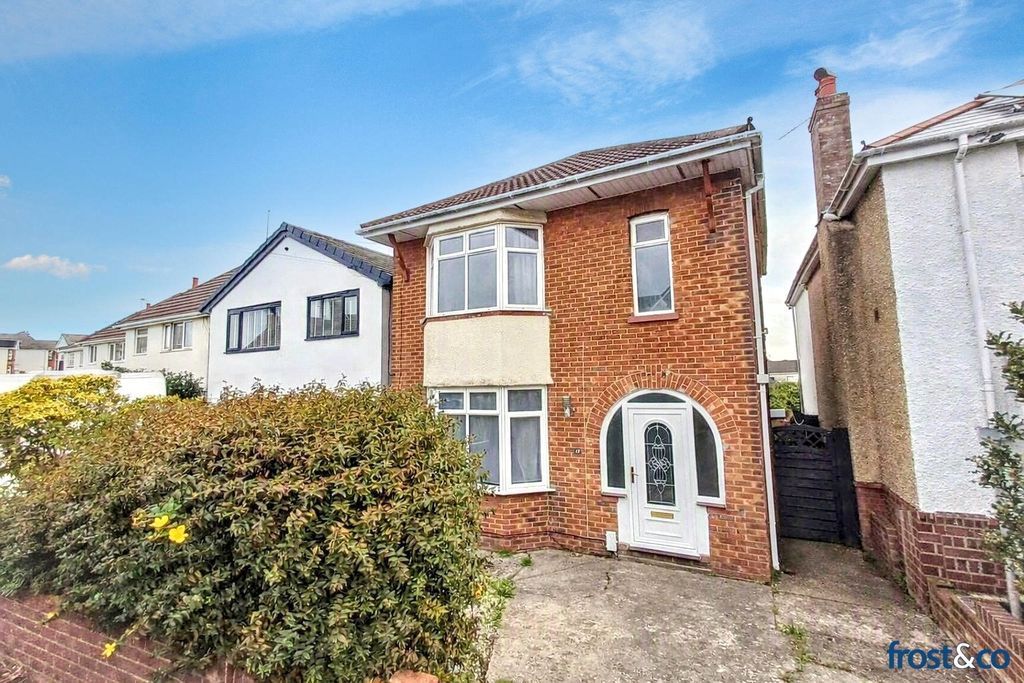 Property photo 1 of 18 Lacey Crescent