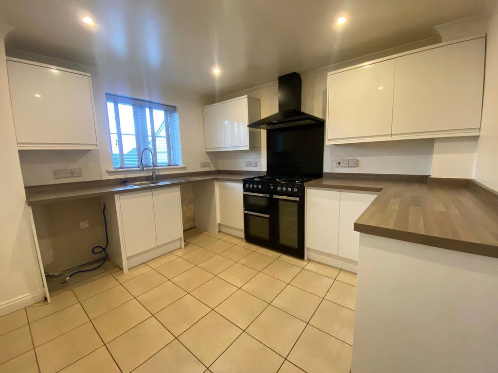 Property photo 2 of 11 Picture No. 14