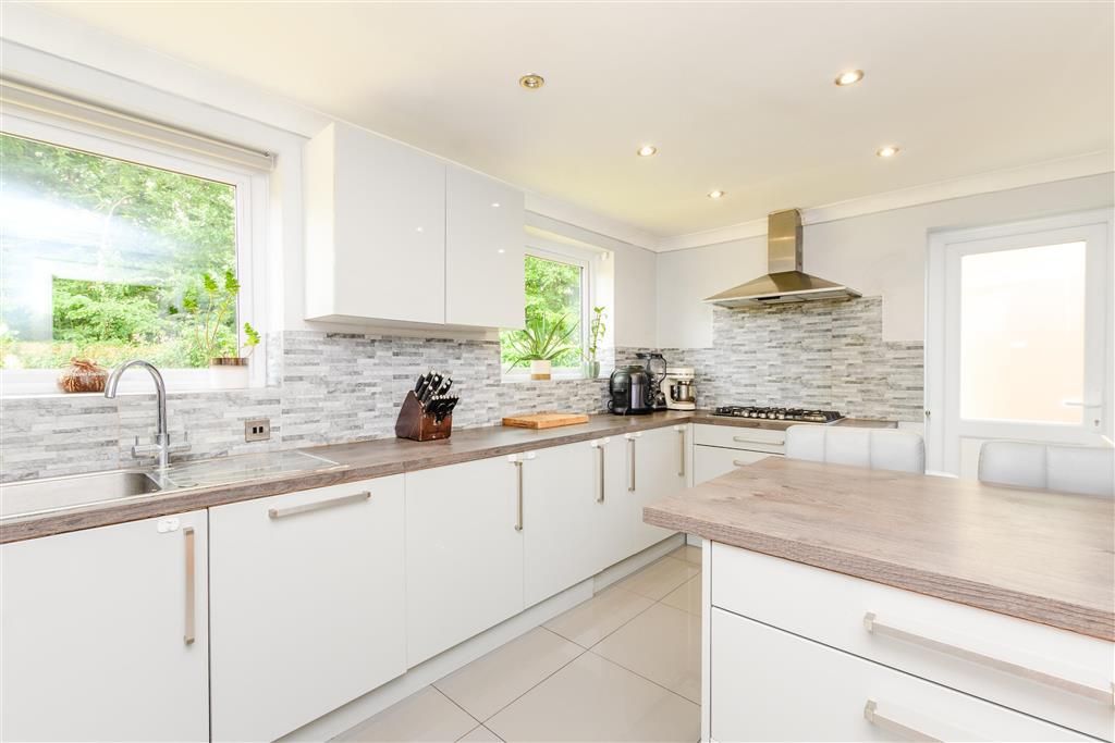 Property photo 1 of 16 Kitchen/Breakfast Room