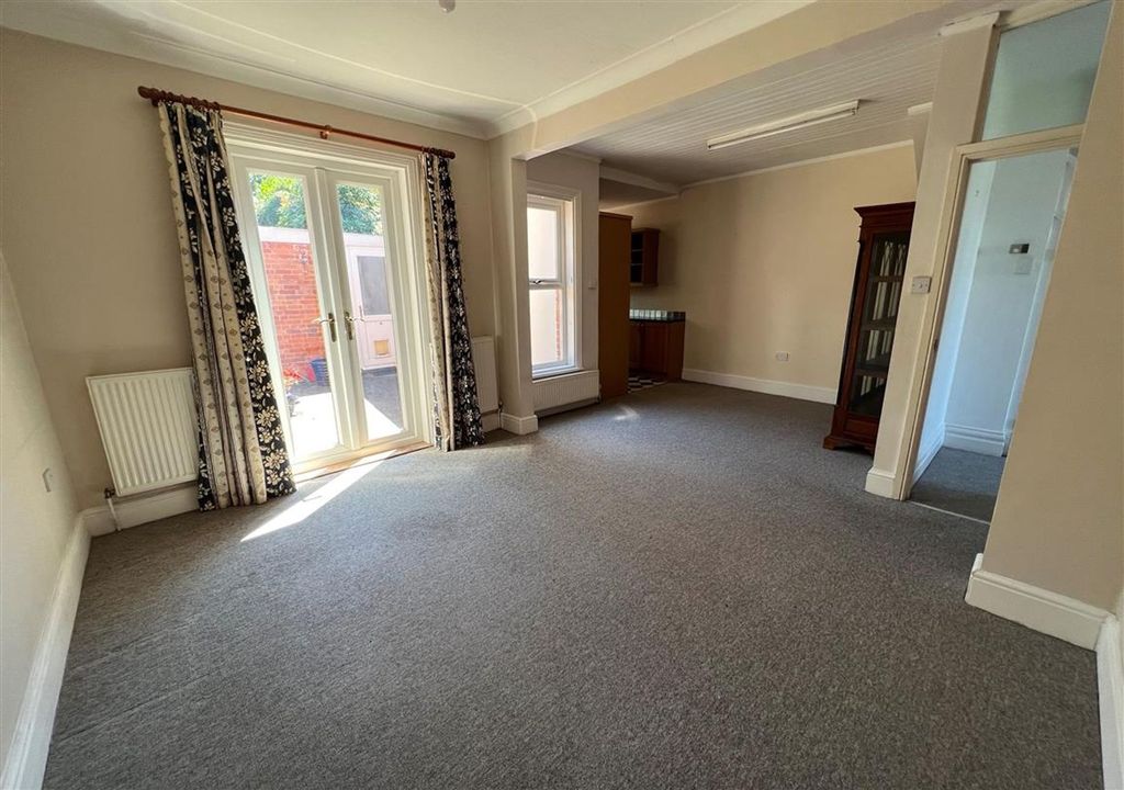 Property photo 3 of 10 Living Room Diner (2)