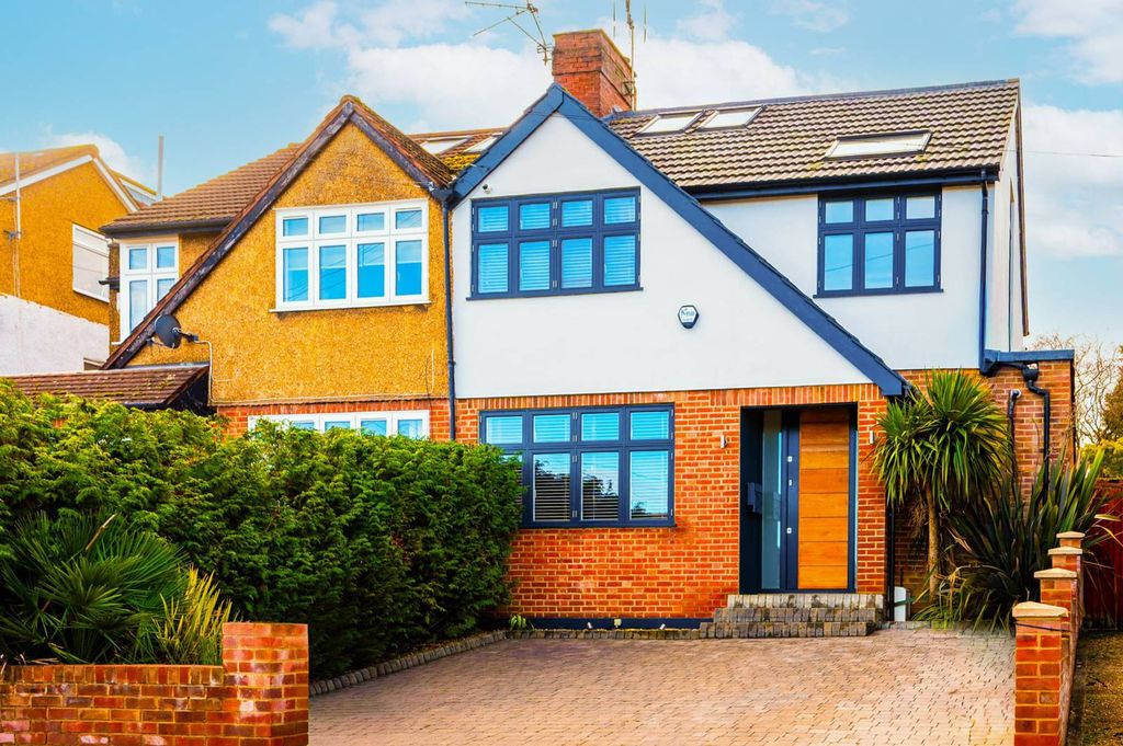 Property photo 2 of 31