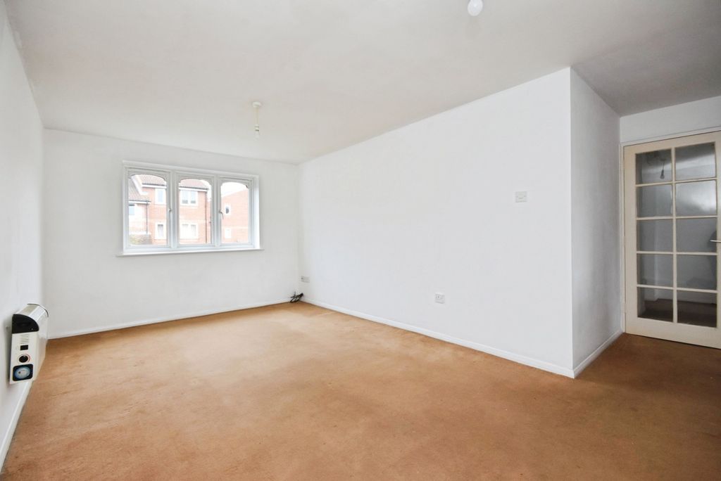 Property photo 2 of 12 Lounge