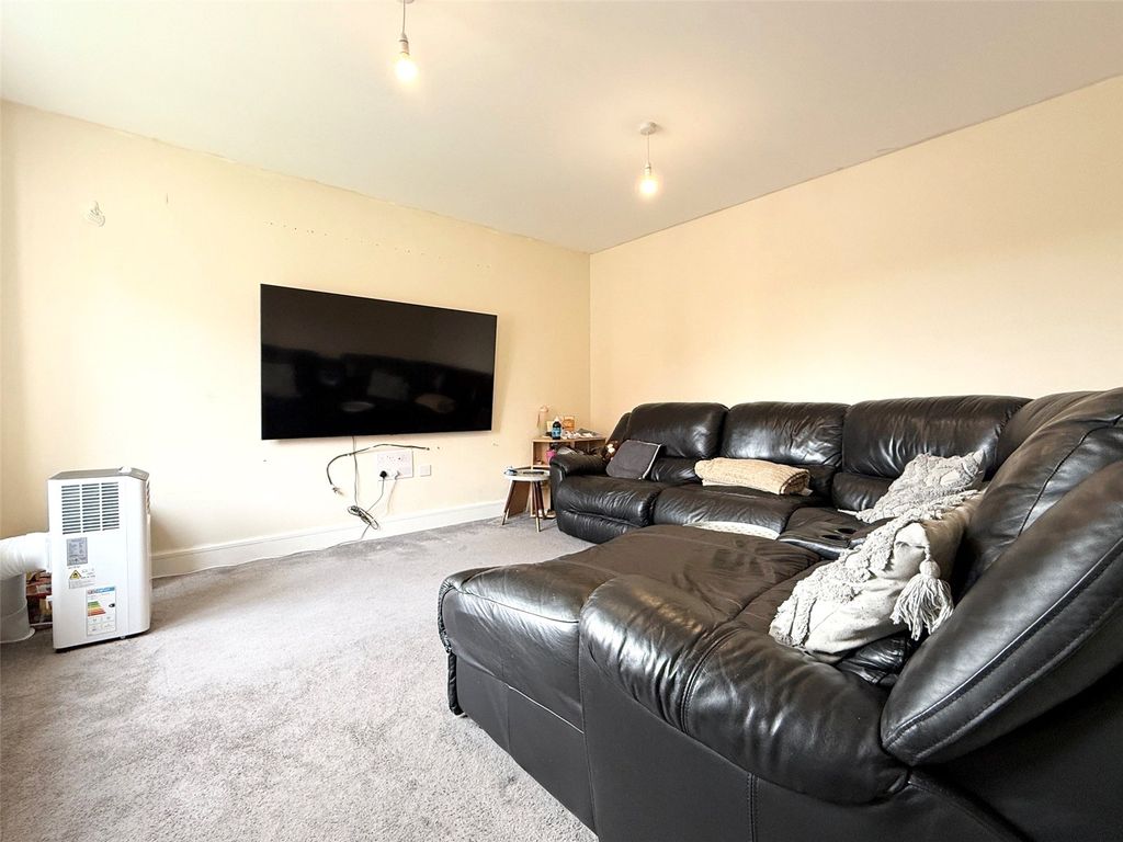 Property photo 3 of 20 Picture No. 12
