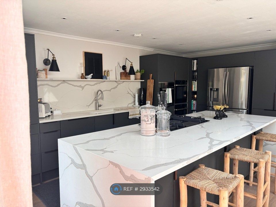 Property photo 3 of 22 Kitchen