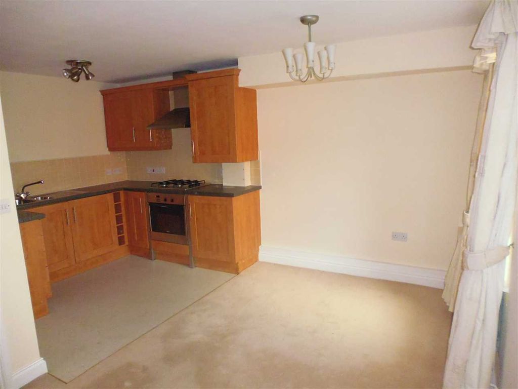 Property photo 3 of 7 Dining Area