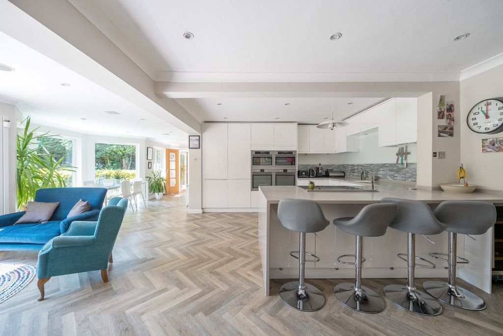 Property photo 3 of 18 Kitchen/Dining Room