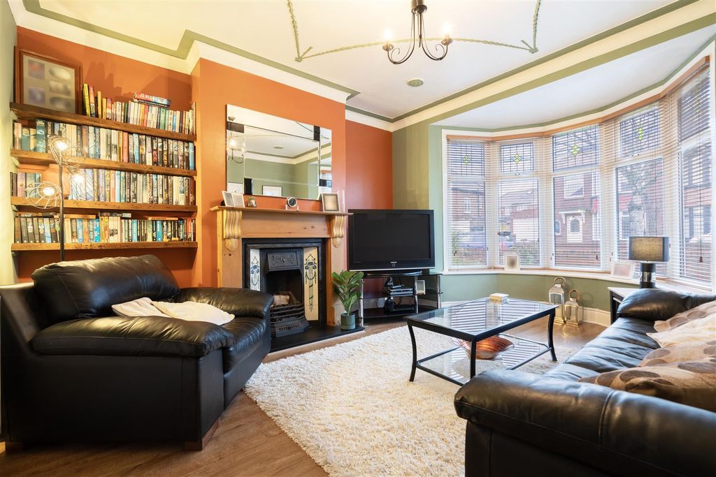 Property photo 2 of 10 Living Room