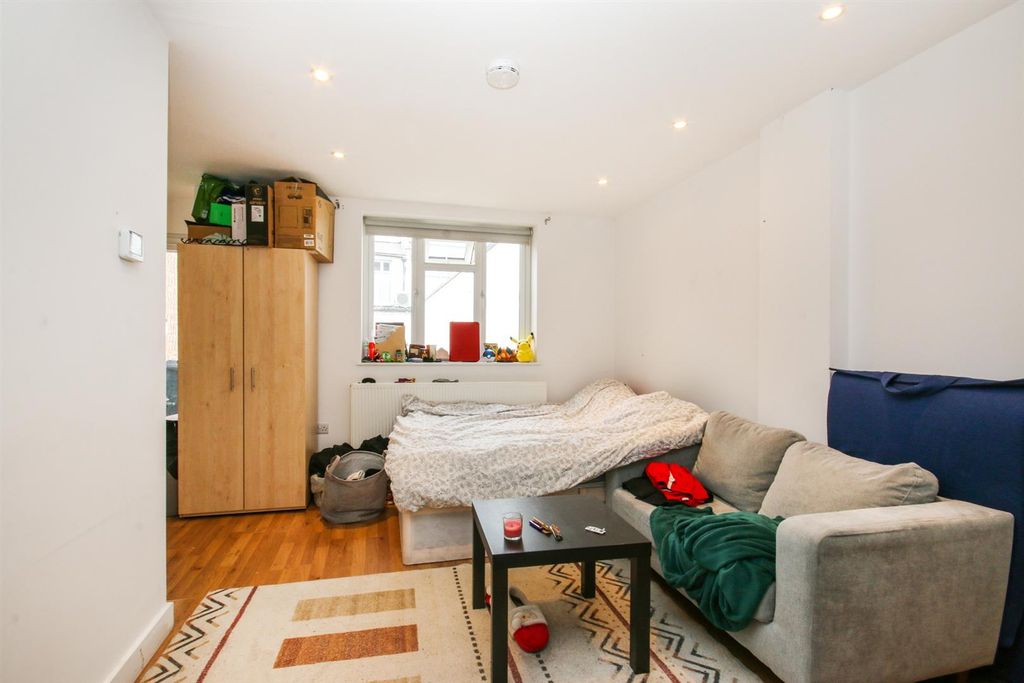 Property photo 1 of 6 1