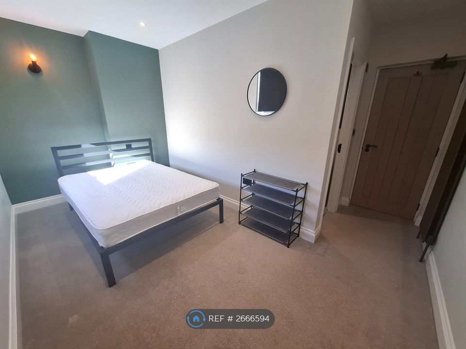 Property photo 1 of 7 Room 4