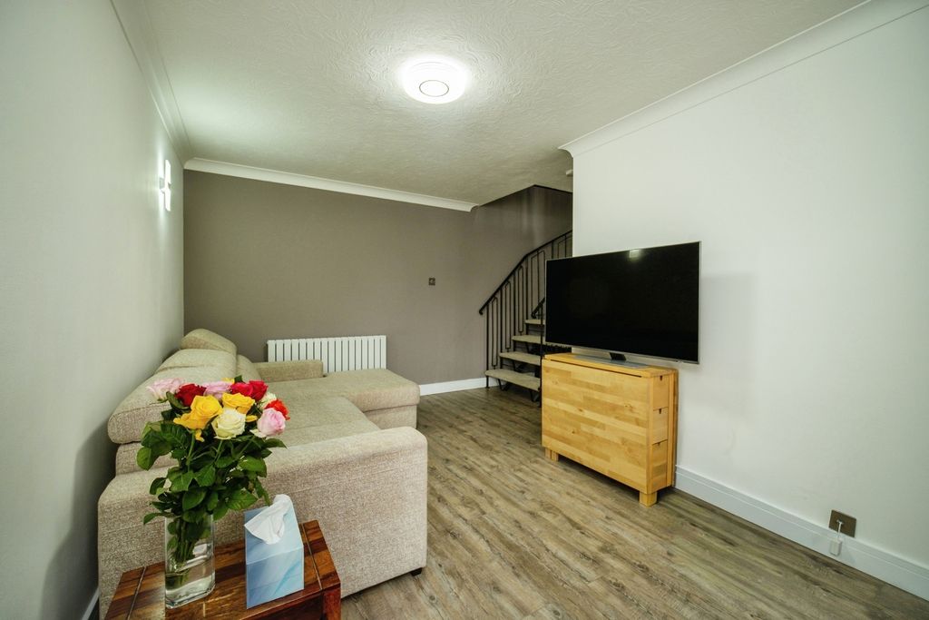 Property photo 2 of 9 Pbox-Img.Jpg