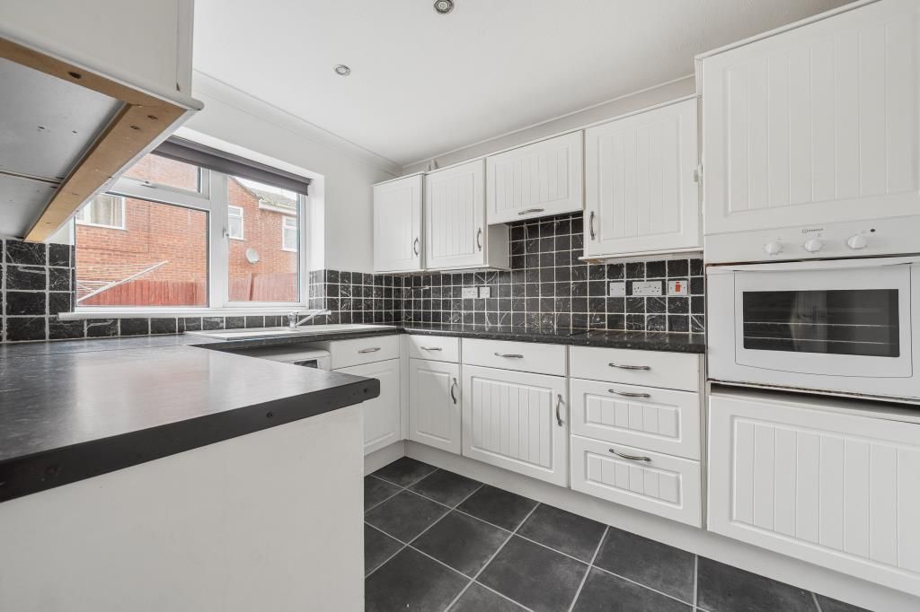 Property photo 3 of 20 Kitchen