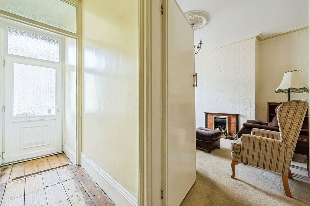 Property photo 2 of 18 Picture No. 12