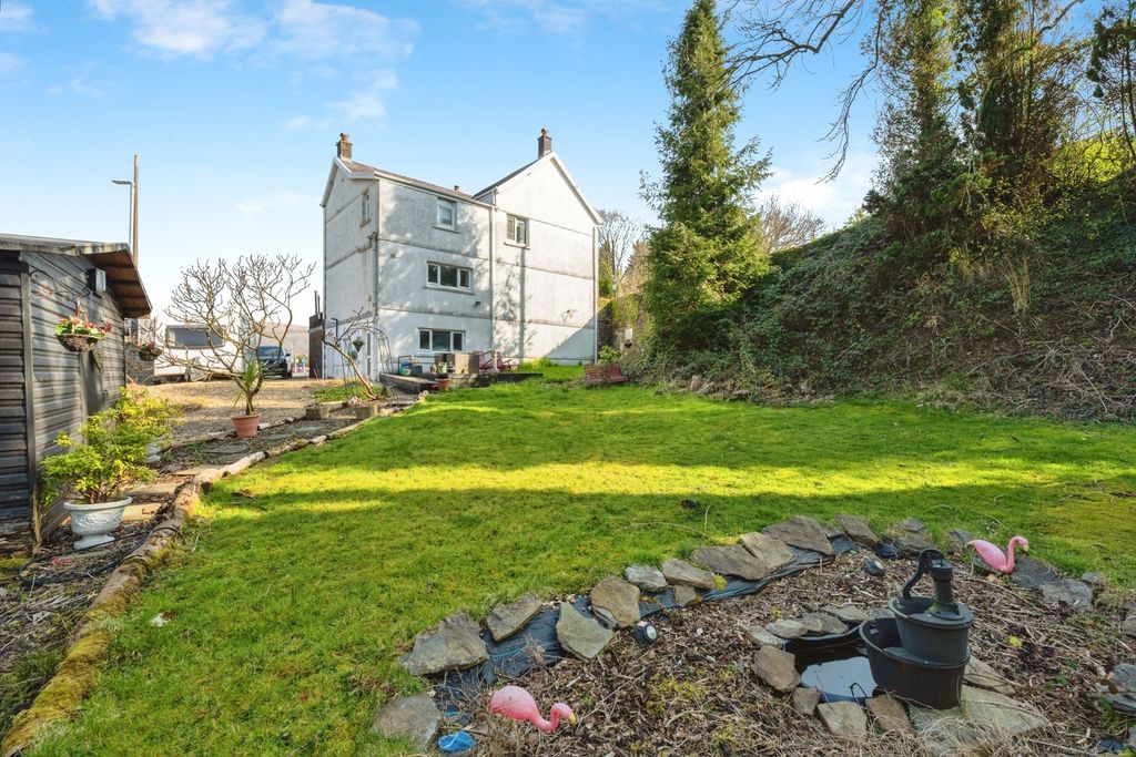 Property photo 3 of 17 Photo