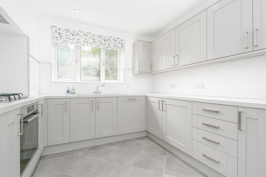 Property photo 2 of 12 House-Holly-Lane-East-Banstead-110.Jpg