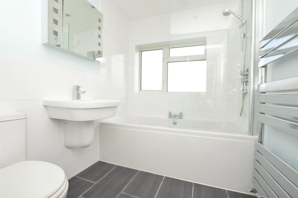 Property photo 3 of 26 Family Bathroom