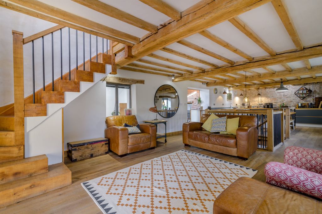 Property photo 3 of 39