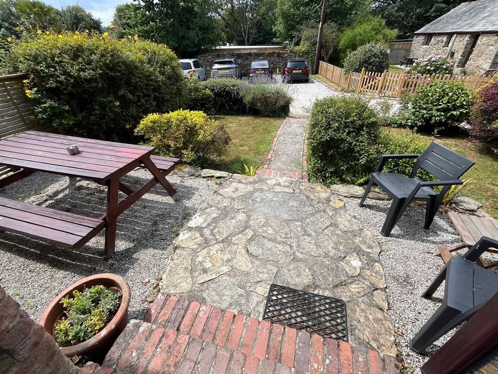 Property photo 2 of 11 Front Garden