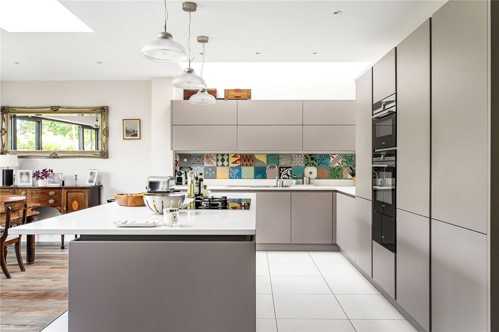 Property photo 3 of 20 Kitchen