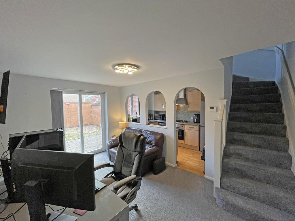 Property photo 3 of 10 Castle Carey Gardens 3 - Living Room 2.Jpg