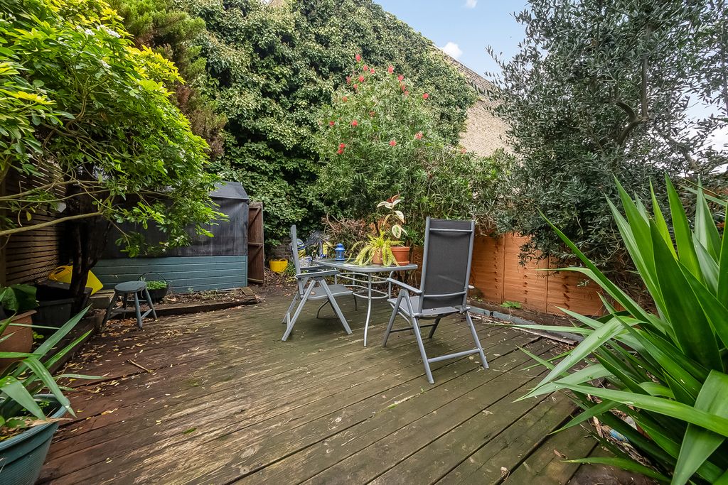 Property photo 3 of 12 Garden 